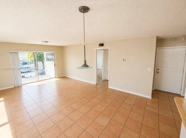 Building Photo - 11251 SW 13th St Unit 201