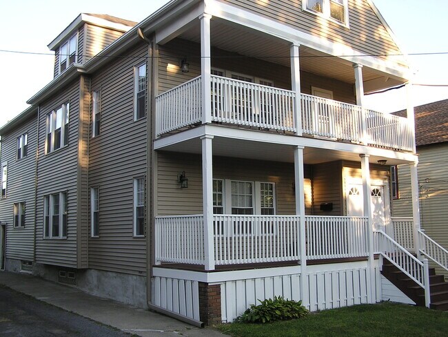 Photo - 425 Roosevelt Ave