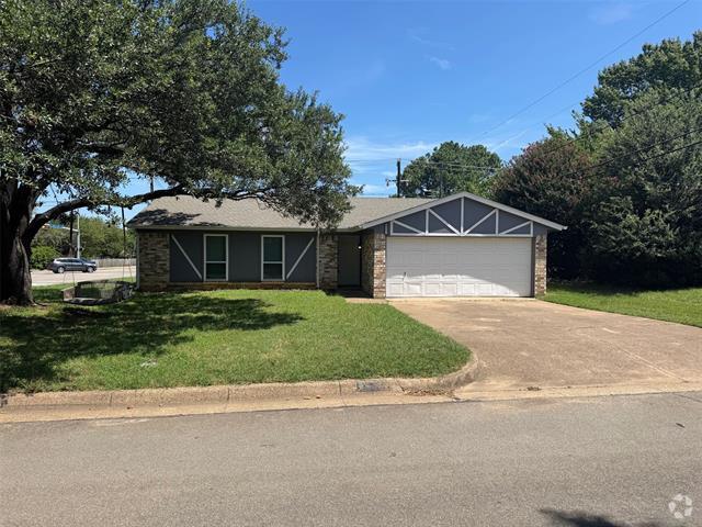 Building Photo - 4211 Spring Brook Dr Rental