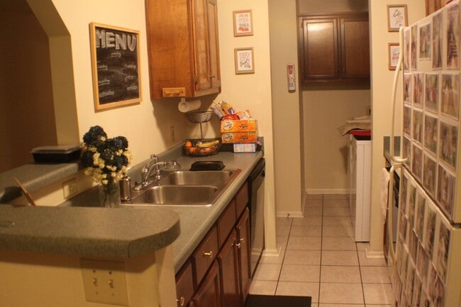 Photo - 3 Bedroom Apartment Off of South Lumpkin w...