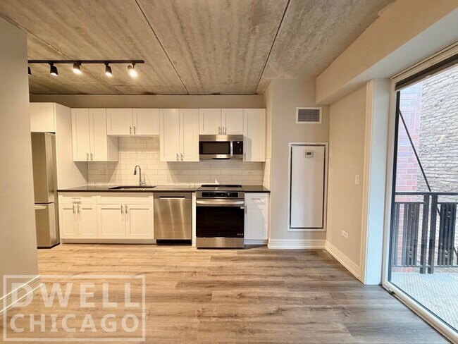 Photo - 938 W Carmen Ave