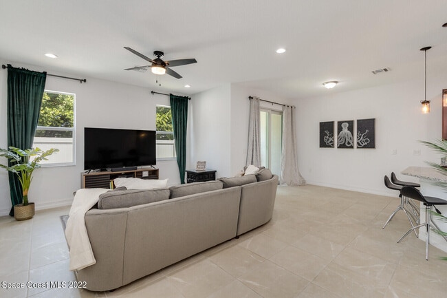 Photo - 1470 Isabella Dr