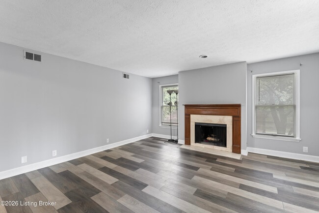 Photo - 10331 Shelbyville Rd