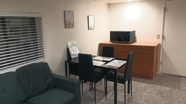 Building Photo - 190 S Gulling St Unit 8