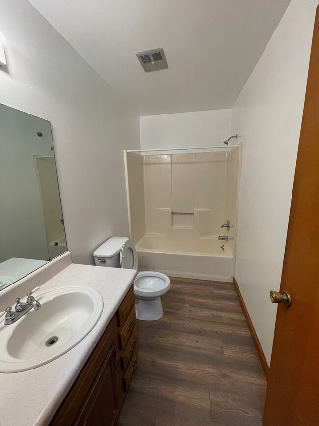 Photo - 677 Owsley St