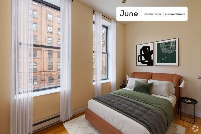 Building Photo - Private bedroom in 4 bed/2 bath Home