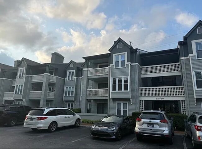 Building Photo - 237 Hillsboro Pl Unit 237 Hillsboro place