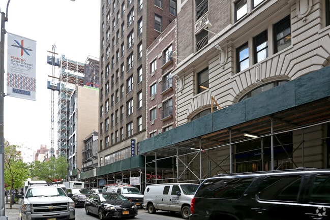 Estacionamiento en la calle - 114 E 27th St