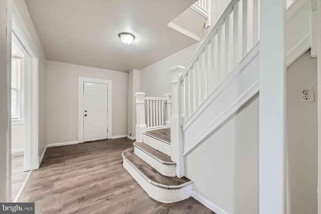 Photo - 118 N Hilton St