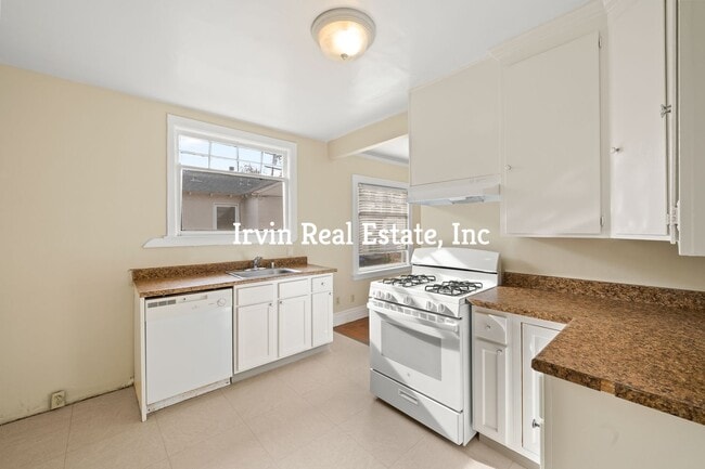 Photo - Nice 3 Bedroom and 2 Bath House with Backyard