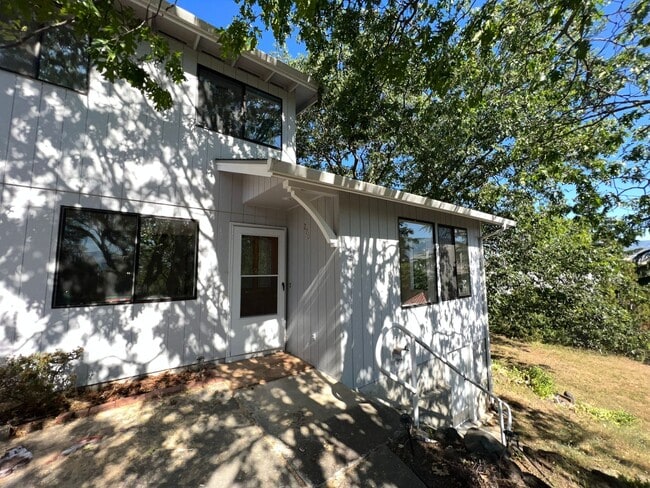 Building Photo - 276-278 Gresham St Unit 276 Gresham St.