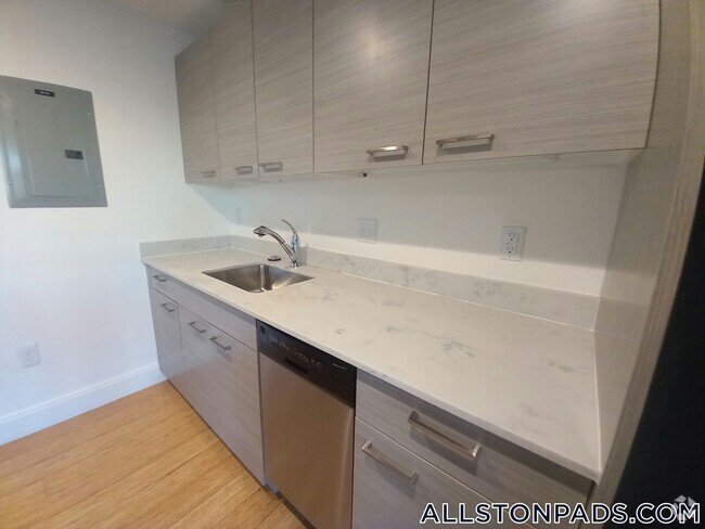 Building Photo - 40 Malvern St Rental