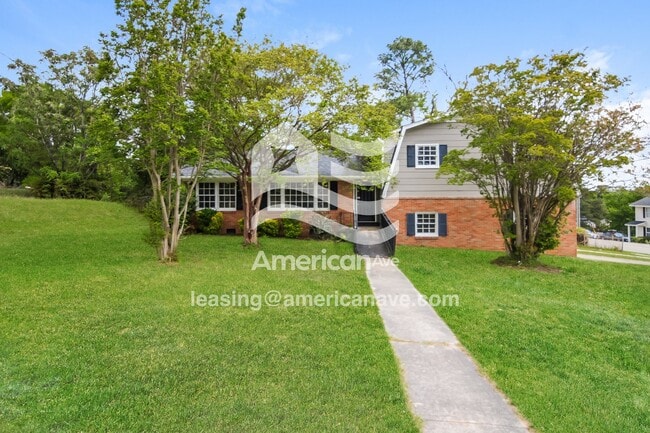 Building Photo - 2300 Oakcrest Rd