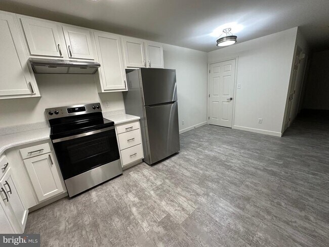 Photo - 125 Roosevelt Blvd