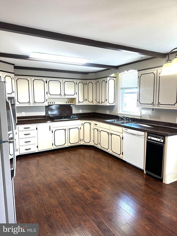 Photo - 659 N Main St