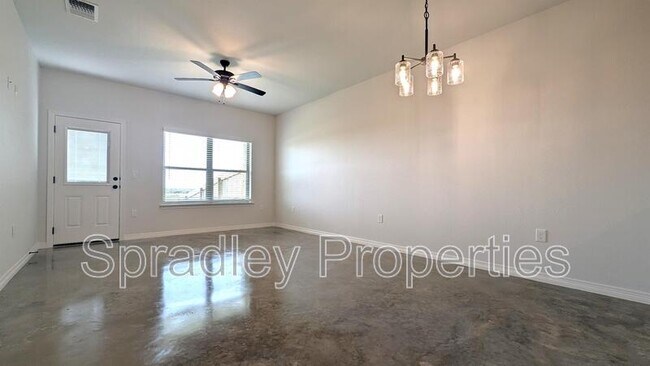 Photo - 303 Juniper Dr