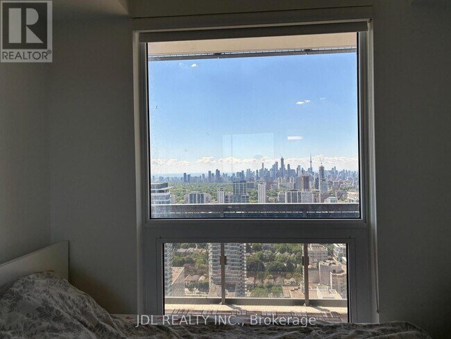 Photo - 39 Roehampton Ave Unit 3704