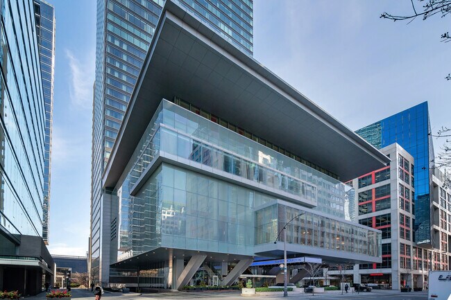 Photo - 183 Wellington St W