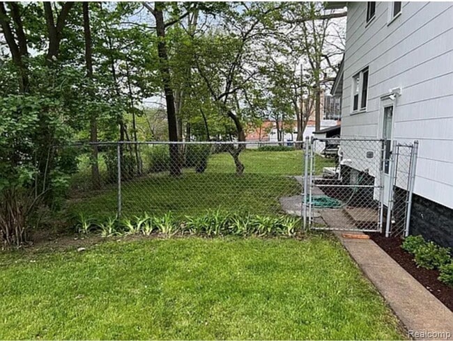 Photo - 16 Chippewa Rd