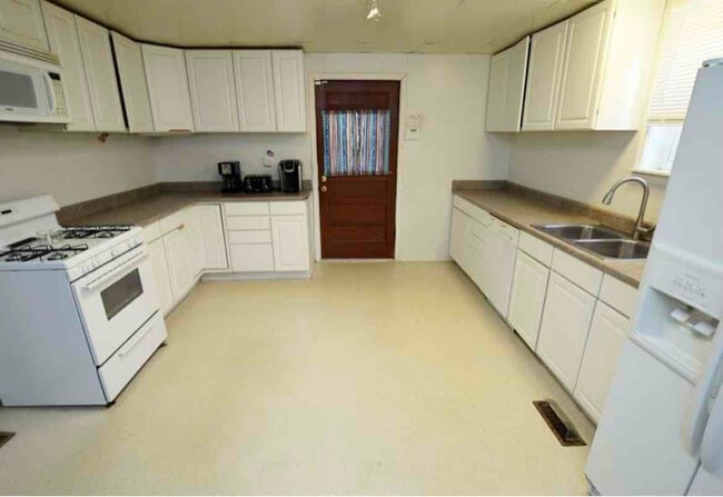 Photo - 424 W Chickasaw St