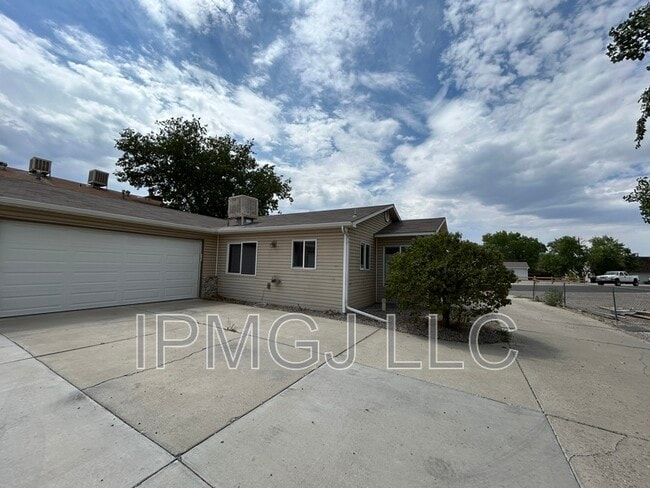 Building Photo - 564 Garfield Dr Rental
