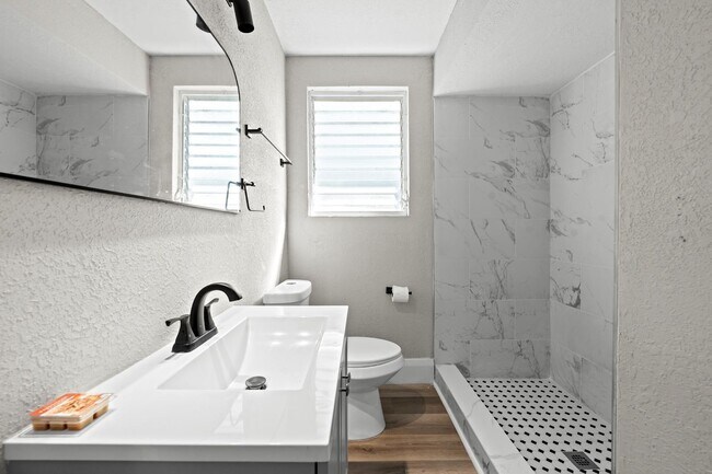 Photo - 1010 E Lake Ave