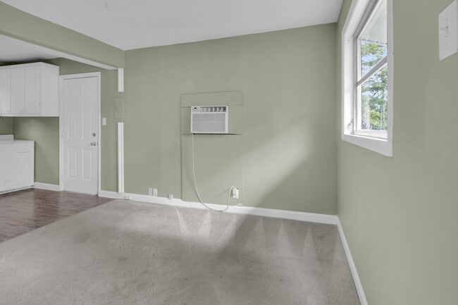 Photo - 304 B St