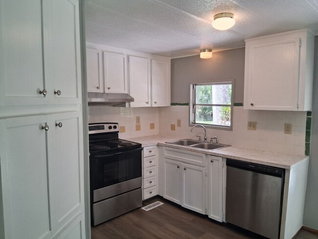 Photo - 2 bedroom 2 bathroom Lake House with a bonus room