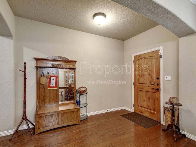 Photo - 1435 Sparrow Song