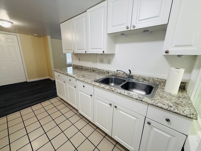 Photo - 320 21st Ave S