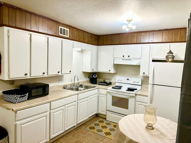 4 Eatonville Rd