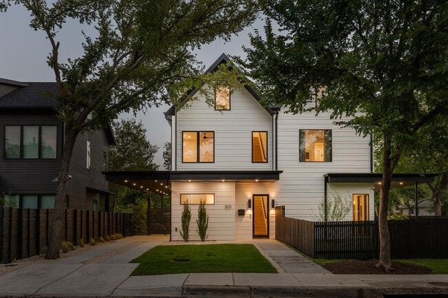 Photo - 912 1/2 E 50th St