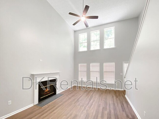 Photo - 1232 Gates Cir SE