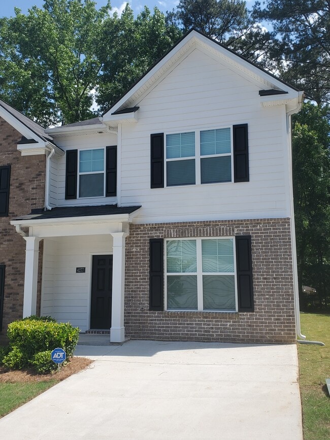 Exterior - Front Elevation - 4277 Arcadia Dr Townhome