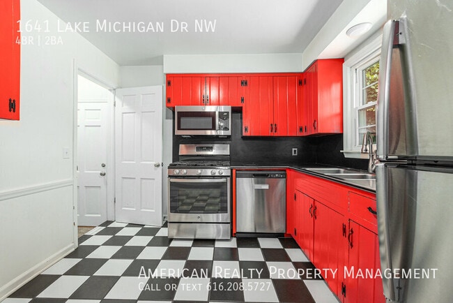 Photo - 1641 Lake Michigan Dr NW