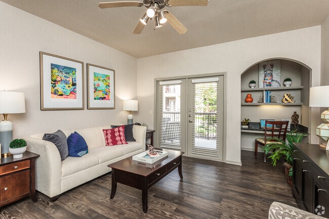 2BR, 2BA - 1100SF