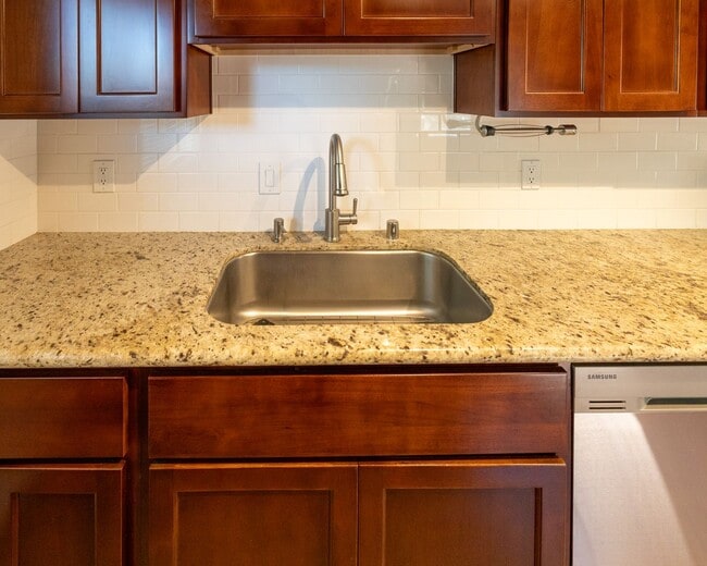 Photo - Beautifully updated 2 Bedroom Near Downtow...