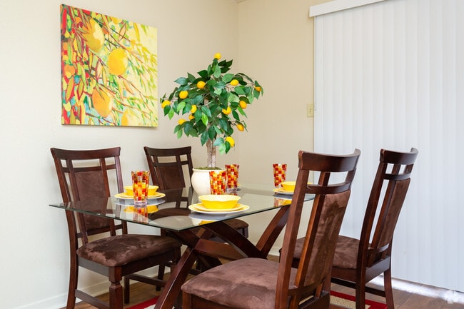2BR,2BA-909sft