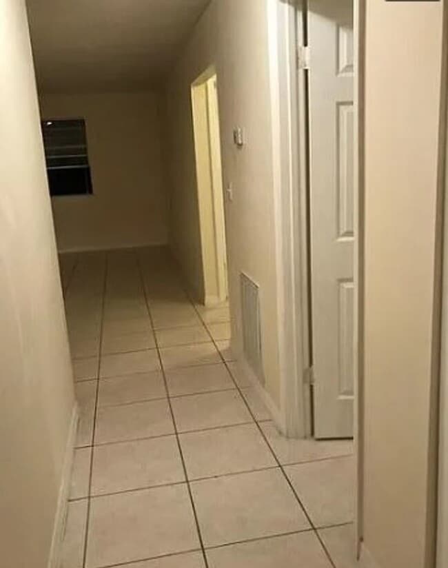 Photo - 2 bed 1 bath with 900 sf. Great location b...