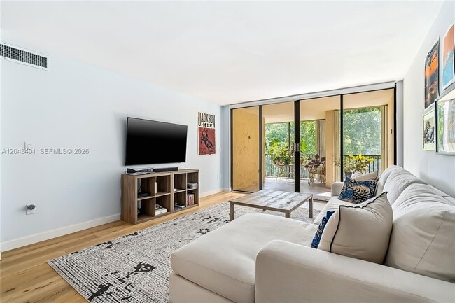 Photo - 2808 N 46th Ave Unidad E549
