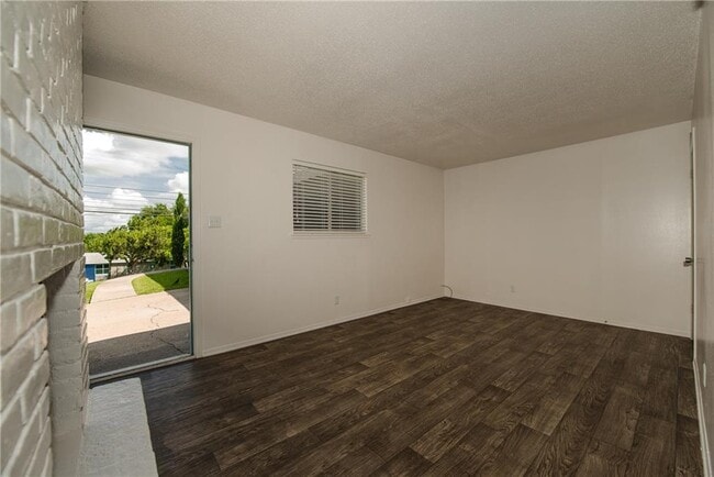 1600 Parker Ln