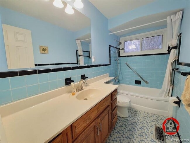 Photo - 18311 Norwich Rd