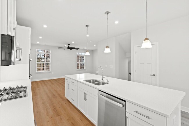 Photo - 4 Bedroom Townhouse in 751 South- Availabl...