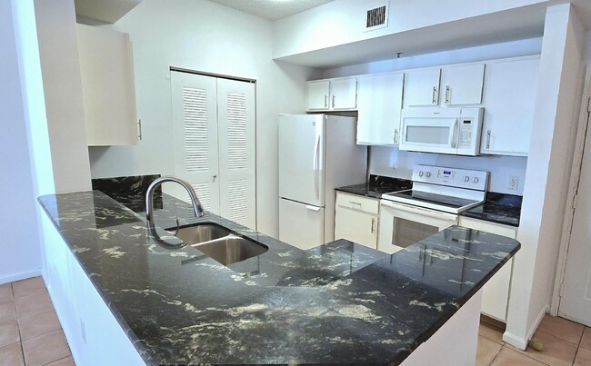 Building Photo - 1000 Scotia Dr Unit 106