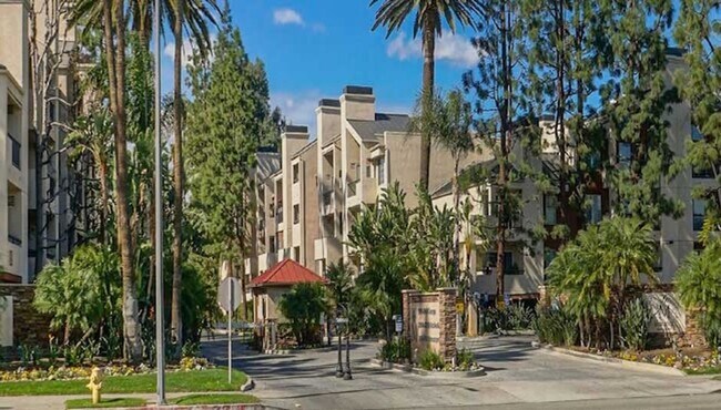 Photo - 2 Bedroom 2 Bathroom Plus Loft in Prime Woodland Hills Unidad 312