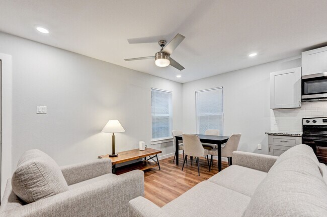 Building Photo - 1017 North Ln