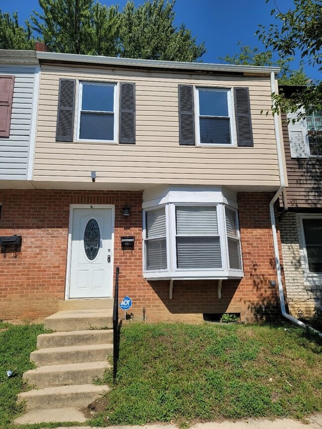 Photo - 111 Elliot St