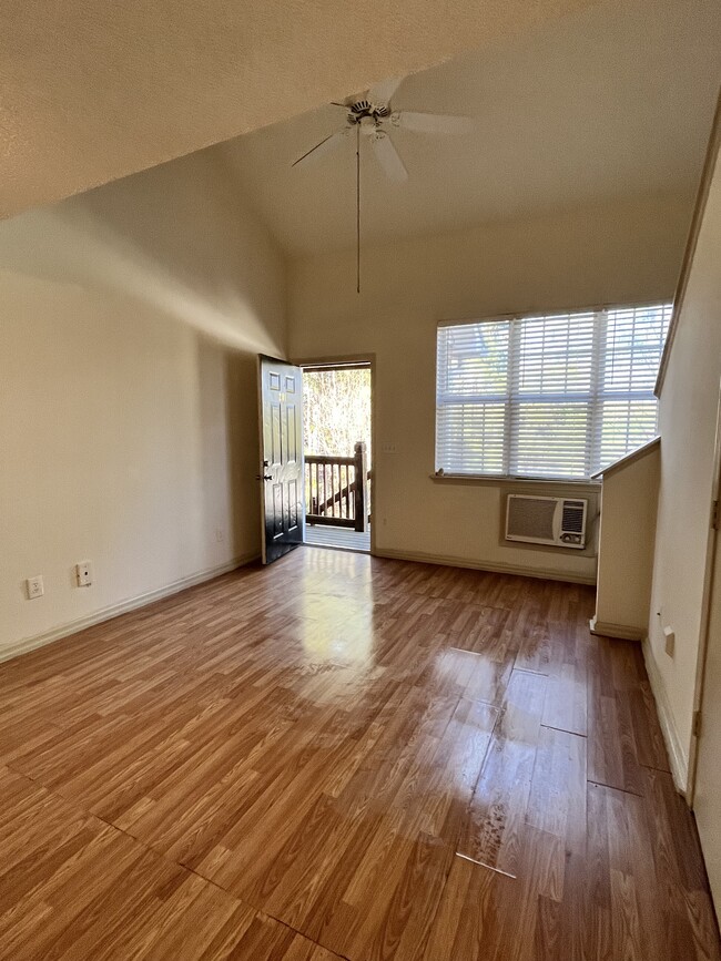 Photo - 149 Lullwater Dr