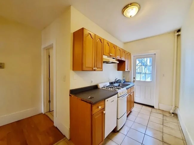 2 Oxford St Unit 2