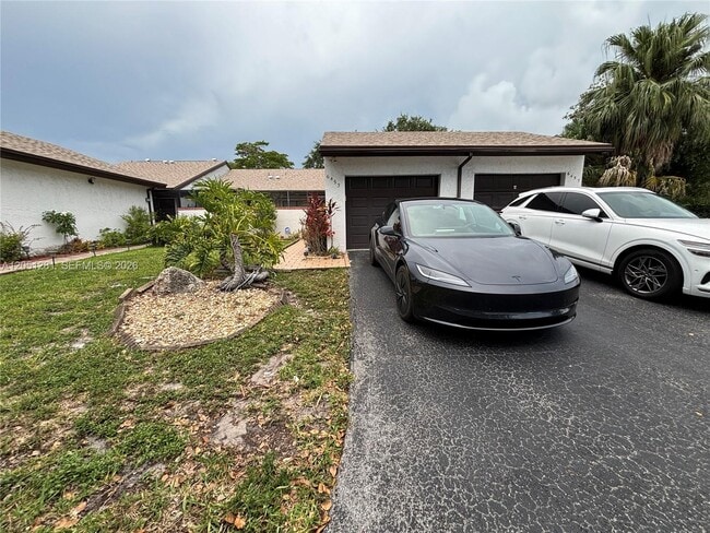Building Photo - 6453 Pinehurst Cir